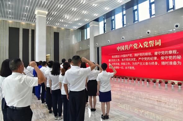 美狮贵宾会集团举行庆祝中国共产党成立104周年暨“七一”表彰大会